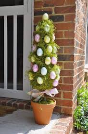 Zur klassischen osterdeko gehören filigrane osterhasenfiguren aus holz. Osterdeko Fur Draussen Oder Wie Sie Ihren Outdoor Bereich Zu Ostern Dekorieren Fresh Ideen Fur Das Interieur Dekoration Und Landschaft