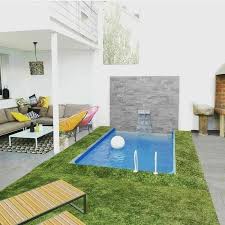 Jika ada pertanyaan, apa tujuan anda membuat kolam renang di belakang rumah? 10 Ide Kolam Renang Kecil Di Rumah Yang Mungil Cocok Buat Refreshing
