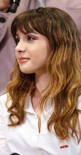 Un jeune couple explore la notion de polyamour. Hannah Marks Imdb