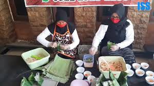 Botok cocok banget dimakan dengan nasi hangat dan 3. Kuliner Unik Wonogiri Botok Telur Asin Super Pedass Youtube