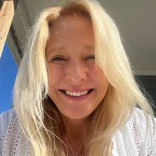 Renee Story's Instagram, Twitter & Facebook