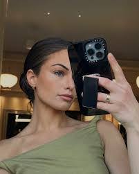 Lauren Corrigan's Instagram, Twitter & Facebook