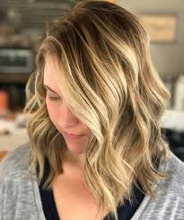 40 stunning medium hairstyles for round faces. 28 Flattering Medium Hairstyles For Round Faces In 2021
