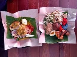 Bagi penggemar nasi kandar, kadangkala hidangan nasi dengan seketul ayam goreng sudah memadai jika dibumbui dengan campuran kuah #10 restoran raihan nasi kandar. Warung Ambo Laman Glenmarie Glenmarie Shah Alam Halal Tasty Kelantanese Food Thefoodbunny