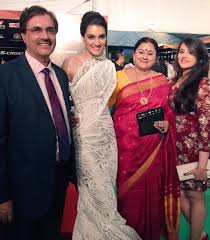 Kriti Sanon Admirers On Twitter Family Is Always There To Support Bt The Day When Ur Family Comes To Malaysia To Support Then Your Victory Is Obvious Kritisanon Https T Co Hv9rdftuxg Kriti sanon is an indian actress who is a predominant name in the hindi film industry, born in new delhi to rahul sanon and geeta sanon. kriti sanon admirers on twitter