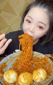 I know you've already had your dinner, but I bet you'll get hungry again  after hearing about this dish. Fried spicy noodles with eggs is a versatile  and flavorful dish that is both satisfying and easy ...