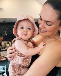 From the beginning of my pregnancy I was pretty committed to having a  natural birth in a hospital setting. While I would've loved to experience a  home birth, Tyler and I decided