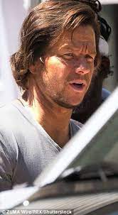 Mark Wahlberg Shows Off Longer Hairstyle On Transformers 5 Long Hair Styles Hair Pictures Men Haircut Styles