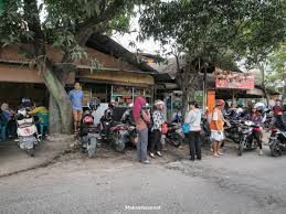 ביקרת ב‪mie sop kampung bambu‬? Sensasi Makan Mie Sop Kampung Diatas Got Bamboe Cafe Makanmana