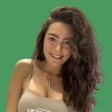 Rachelle Summers's Instagram, Twitter & Facebook