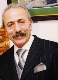 من آمن بي وإن مات فسيحيا " نعي وجيه مغترب التشيلي/بيت لحم أرملة المرحوم  مغالي وابنها جميل وزوجته كاتالينا وبناتها باولا وباميلا وزوجها خوان وبتي  وزوجها واشنطن وأولادهم، وأخته فرجين، وإخوانه المرحومين