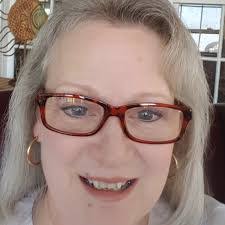 Elizabeth Keeler's Instagram, Twitter & Facebook