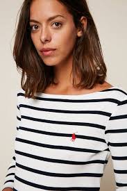 En fond blanc et rayures rouges. Epingle Sur Monshowroom