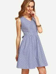 Dieses wunderschöne kleid ist die perfekte wahl, wenn du auffallen willst, du musst nur ein paar legere sandalen anziehen und du bist bereit für einen tag voller spaß. Kleid Armellos Und Gestreift Mit Schleife Unf Cutouts Am Rucken Aktuelle Trends Gunstig Kaufen Shein Deutschland