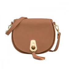 Une séparation au milieu permet de bien ranger ses choses. Crazychic Petite Besace Cuir Daim Sac A Main Bandouliere Femme Soiree Sacoche Fourre Tout Pompon Frange Vintage Marron Camel Camel Cdiscount Bagagerie Maroquinerie