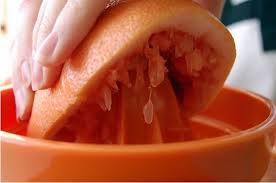 10 Masques De Beaute Maison Aux Fruits Pour Une Peau Brillante Masques De Beaute Creme Anti Age Soins De La Peau