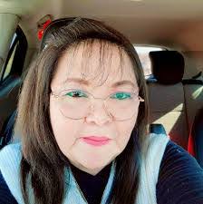 Loida Reyes's Instagram, Twitter & Facebook