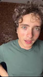 I know actors are supposed to be good at fashion, but I’m terrible at it…  Men’s Wearhouse hooked me up so I could actually feel confident. I love the  AWEARNESS @kennethcole CHILLFLEX collection. It ...