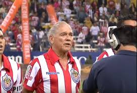 Salvador reyes monteón, uno de los más grandes ídolos de chivas de guadalajara falleció este reyes es el máximo anotador en la historia de chivas por 122 goles en juegos de liga, además de. Quien Fue Salvador Chava Reyes Jugar Un Partido Con 71 Anos
