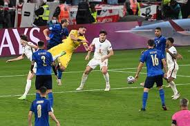 Tanpa keluar dari peraturan permainan. Kombinasi Pertahanan Man To Man Dan Zone Defence Dalam Sepak Bola