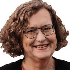 Stephanie Voss's Instagram, Twitter & Facebook