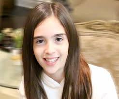 Gabriela Bee Biography