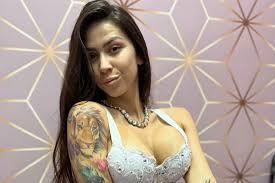 Andressa Urach grava novo pornô