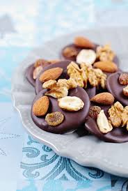 1 Plaquette De Chocolat Noir Noisettes Raisins Secs Amandes Noix Faire Fondre Le Chocolat Au Bain Marie Etale Dessert Noel Biscuit De Noel Gateaux Et Desserts