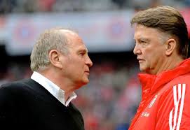 Danach wird er allerdings abgelöst. Fruherer Bayern Trainer Louis Van Gaal Rechnet Mit Uli Hoeness Ab Sport Tagesspiegel