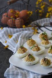œufs Durs Farcis A La Mousse De Thon Chatelaine Food Cold Meals Cooking Recipes