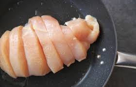 Pechuga de pollo al limón con arroz integral: más rico y económico,  imposible