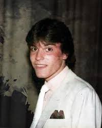 Cafe Bar Billares: La joven y eterna voz de Adrian Guida [audio]