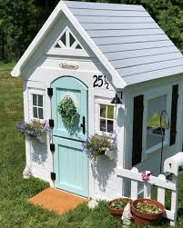 Cuando no se puede salir de casa y el ocio hay que desarrollarlo dentro del hogar, tener ideas de juegos y actividades siempre se. Casas De Madera Para Ninos Decoracion Hogar Decoracion Hogar