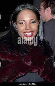 Kellie Clifton's Instagram, Twitter & Facebook