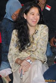 Lahir dari keluarga politikus mendorong puan maharani terjun ke dunia politik. Galeri Foto Puan Maharani Foto Terbaru Foto Populer Kapanlagi Com