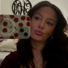 Amanda Maxson's Instagram, Twitter & Facebook