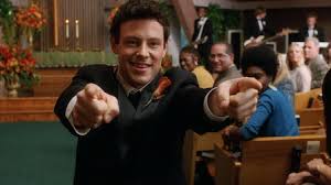 Habis semua tiang dan dinding dilanggar, malah sudah banyak kali dia jatuh tertonggeng ke dalam longkang. Glee Netflix