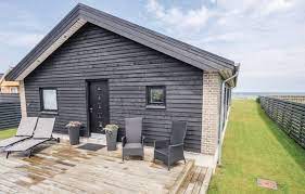 sie machen hier in der ersten hauserreihe an der kuste urlaub das grundstuck reicht bis ans wasser sie wohnen am schonen hasmar ferienhaus terassenideen haus