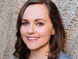 Hillary Wiggins's Instagram, Twitter & Facebook