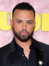 The Z-Suite': Lauren Graham & Nico Santos