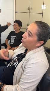 Carola Troisgros preparou um bolo CHOCOLATUDO que, como deu pra ver, é um  bolo REPLETO DE CHOCOLATE com uma calda que leva um toque de café! Essa  combinação do doce com o