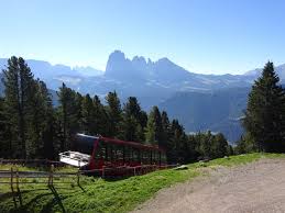 5 gehminuten, vom ortskerns von st.ulrich. Seceda Raschotz Wandern Mit Panoramablick Von St Ulrich Inseln Zum Traumen