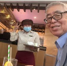 Had a good Afternoon Tea with Martin Lee & his wife Fong and son Floyd at  Holiday Inn Hotel 'Bistro