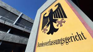 Im zweiten und dritten abschnitt ist dargestellt. Verfassungsgericht Und Regierung 70 Jahre Gg Wenn Es Klatschen Aus Karlsruhe Gibt Zdfheute