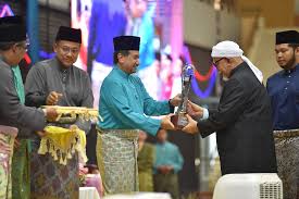 Di sana, orang yang menuduh tuan guru haji abdul hadi membuat keputusan berdasarkan wahyu mimpi itu, bukan sahaja akhlaqnya tidak elok, tetapi telah adakah dia mahu menuduh bahawa aqidah tuan guru haji abdul hadi telah rosak? Dato Seri Tuan Guru Abdul Hadi Awang Tokoh Ma Al Hijrah Terengganu Buletinonlines Net