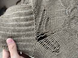 仕上がり例 | ニット | メンズセーター 肩口の破れ修復 | 正統派かけはぎ・かけつぎ専門店 かけはぎ工芸織本