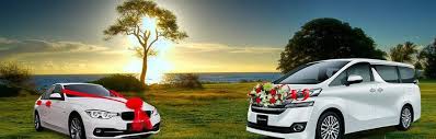 Foto prewedding di atas mobil / √ 30+ foto prewedding outdoor casual (simple & romantis) : Rental Sewa Mobil Pernikahan Jogja Manten Dan Pre Wedding