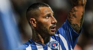 Ricardo quaresma (kasimpasa s.k.) right footed shot from outside the box is saved in the centre of the goal. Kasimpasa Da Quaresma Ile Yollar Ayrildi Trt Spor Turkiye Nin Guncel Spor Haber Kaynagi