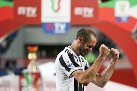 De la serie a de italia.es internacional en la selección de italia, de la que es capitán. 2y4atn Li7cojm