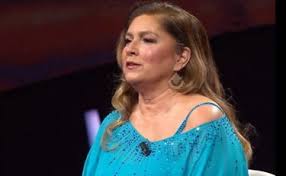 Il varietà, presentato da serena rossi, ha debuttato lo scorso venerdì, facendo registrare il 19,3% di share, per 4.168.000 milioni di telespettatori. Canzone Segreta Romina Power E La Battutaccia Contro Barbara D Urso Gelo E Imbarazzo A Rai1 Gira Voce Che Libero Quotidiano